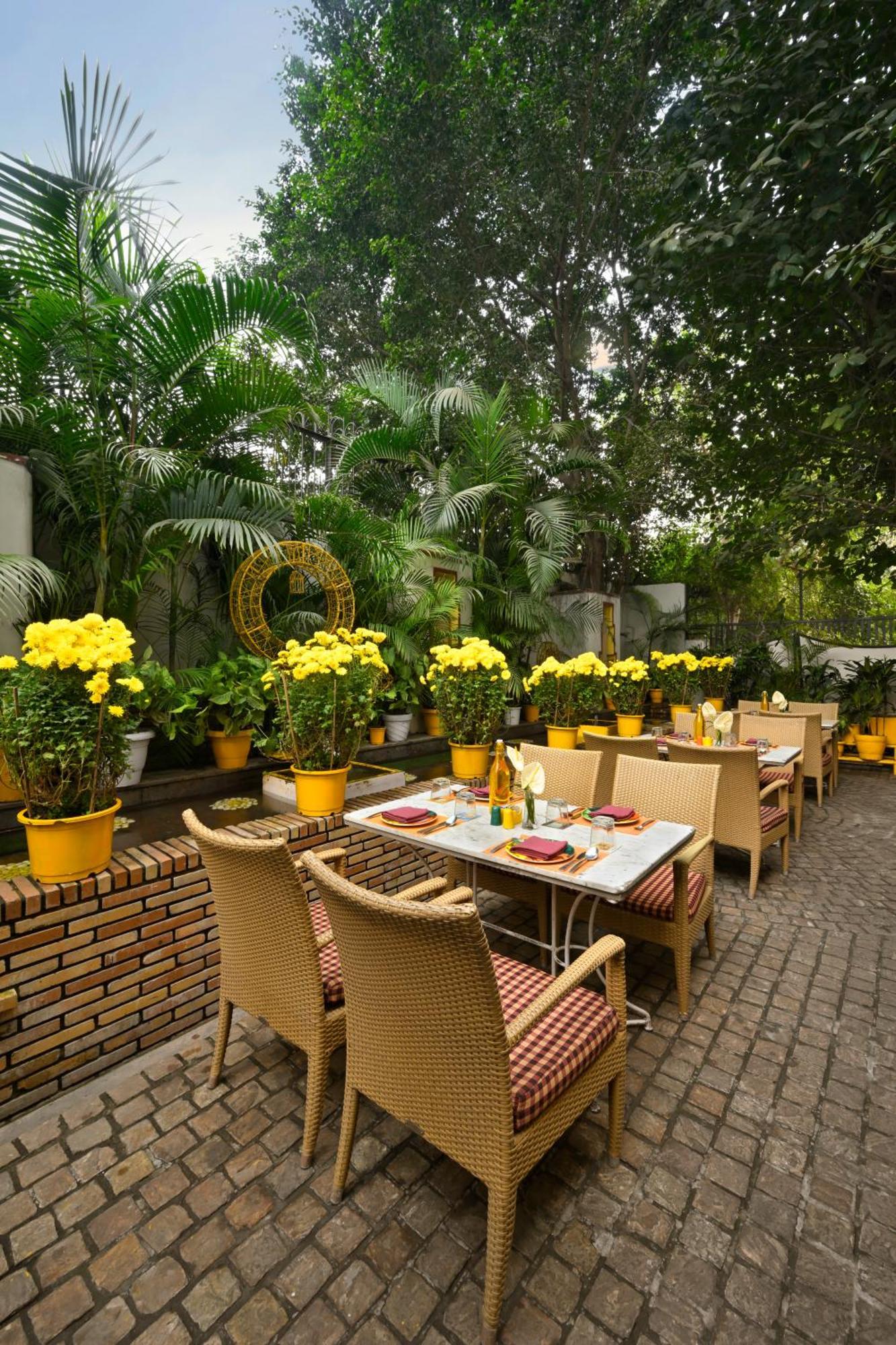 Hotel Ambassador, New Delhi - Ihcl Seleqtions Extérieur photo The Garden Grille