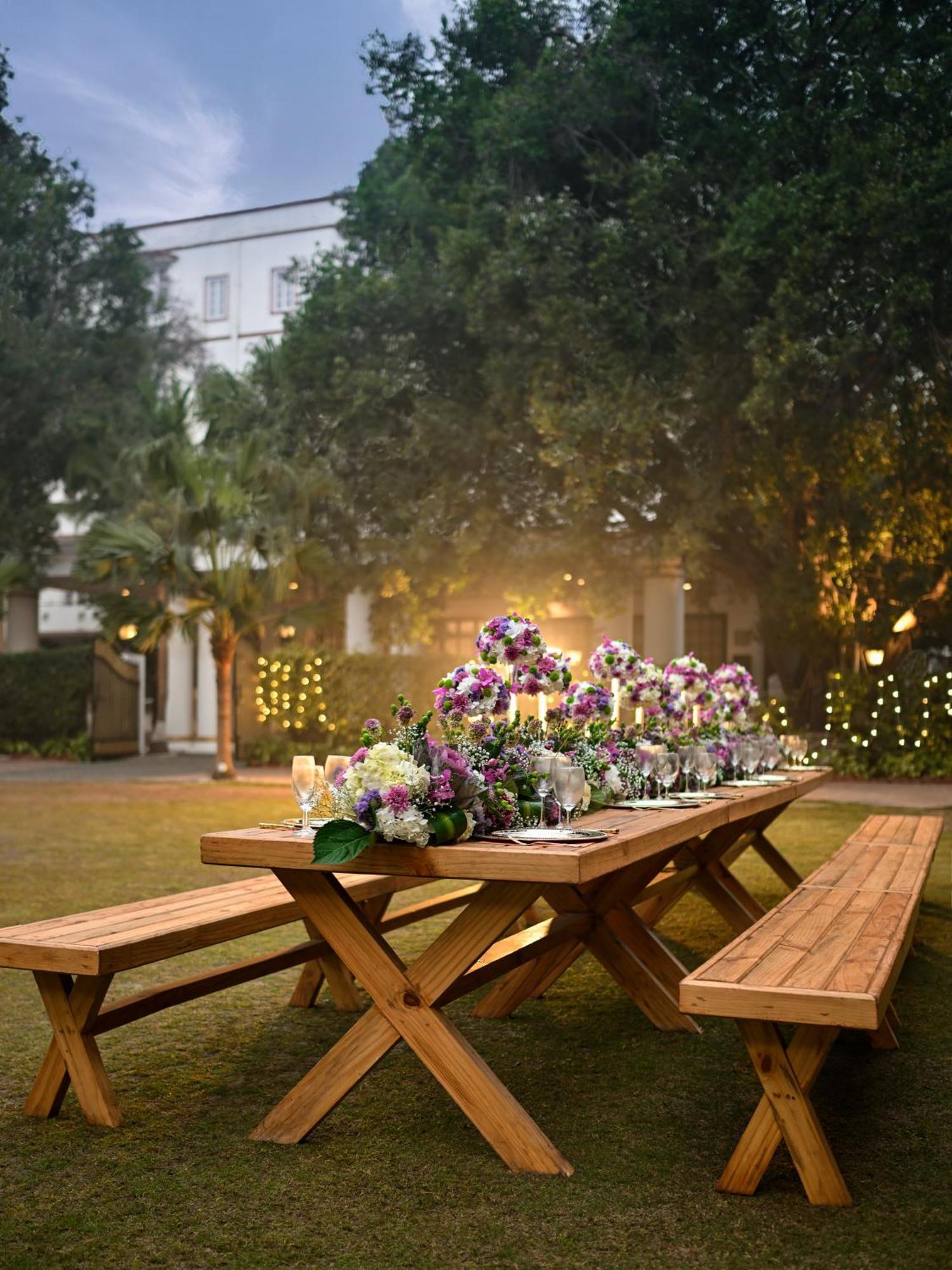 Hotel Ambassador, New Delhi - Ihcl Seleqtions Extérieur photo The lawns at the Taj Bengal