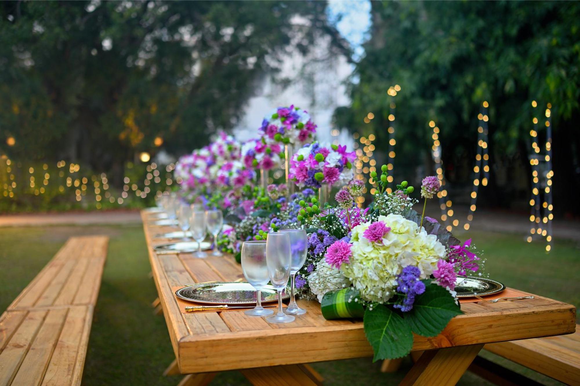 Hotel Ambassador, New Delhi - Ihcl Seleqtions Extérieur photo A table set for a wedding reception