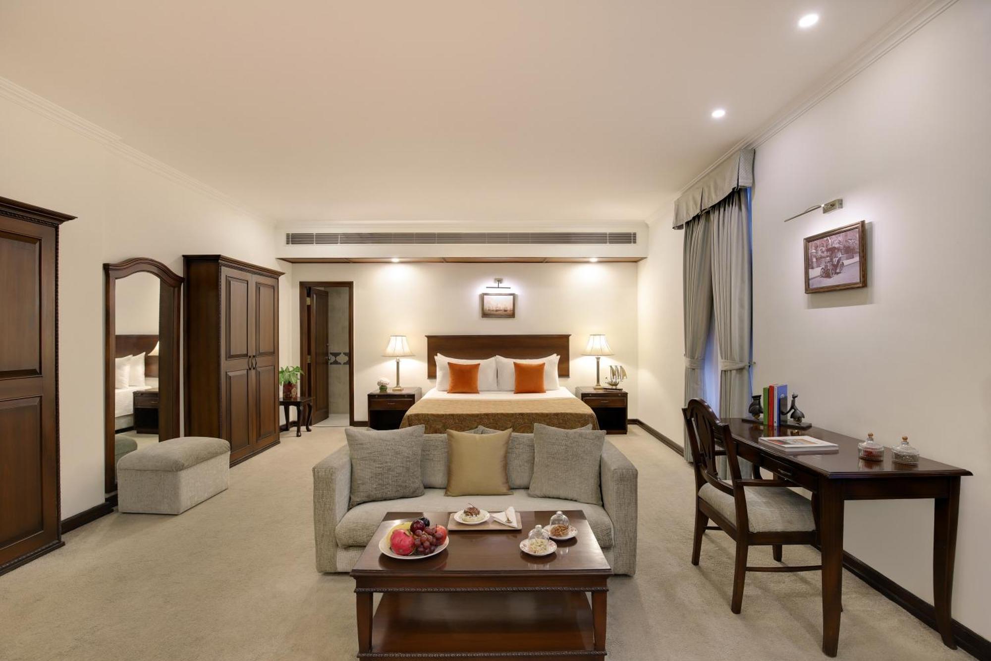 Hotel Ambassador, New Delhi - Ihcl Seleqtions Extérieur photo A suite at the hotel