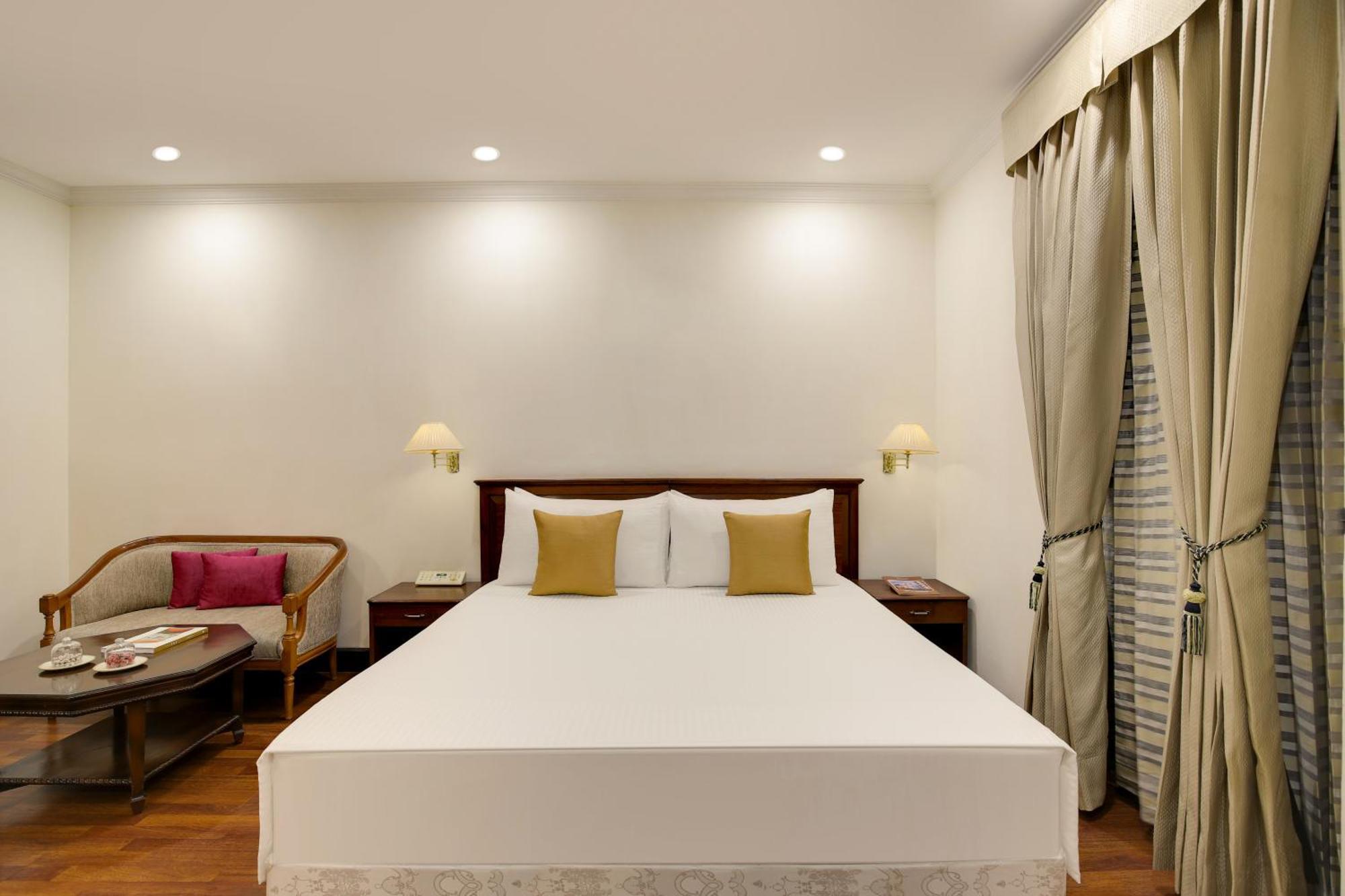 Hotel Ambassador, New Delhi - Ihcl Seleqtions Extérieur photo A bedroom at the hotel